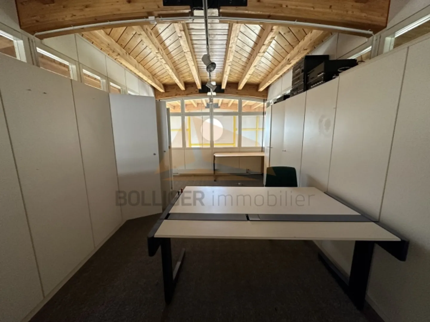 «A vendre
Halle d'exposition, bureaux, dépôts, garages et stand de tir» - Photo 6 sur 18