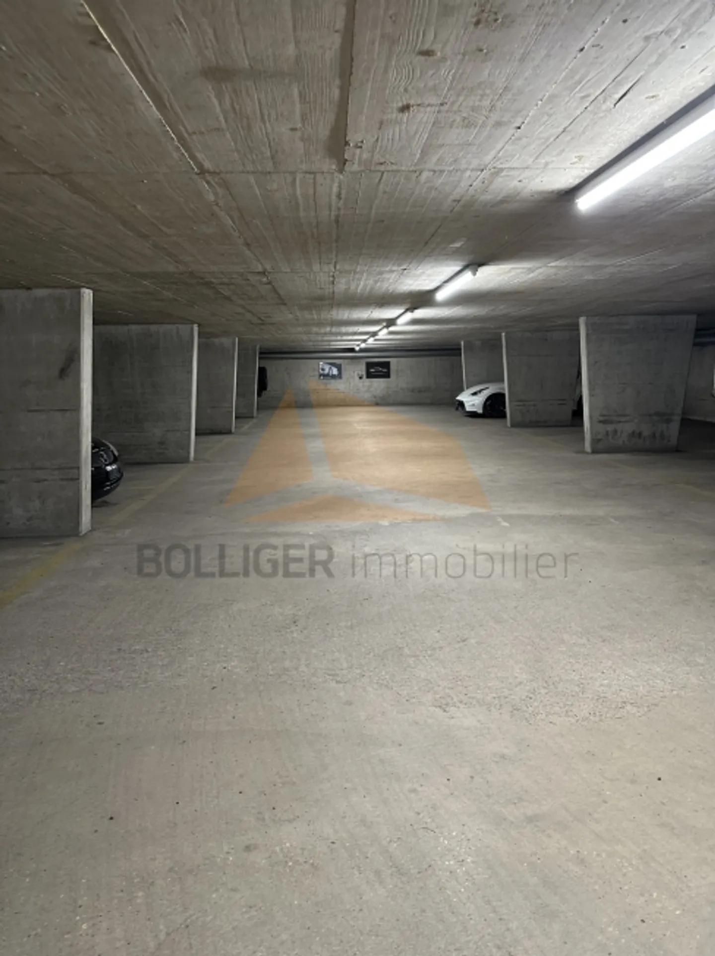 «A vendre
Halle d'exposition, bureaux, dépôts, garages et stand de tir» - Photo 12 sur 18