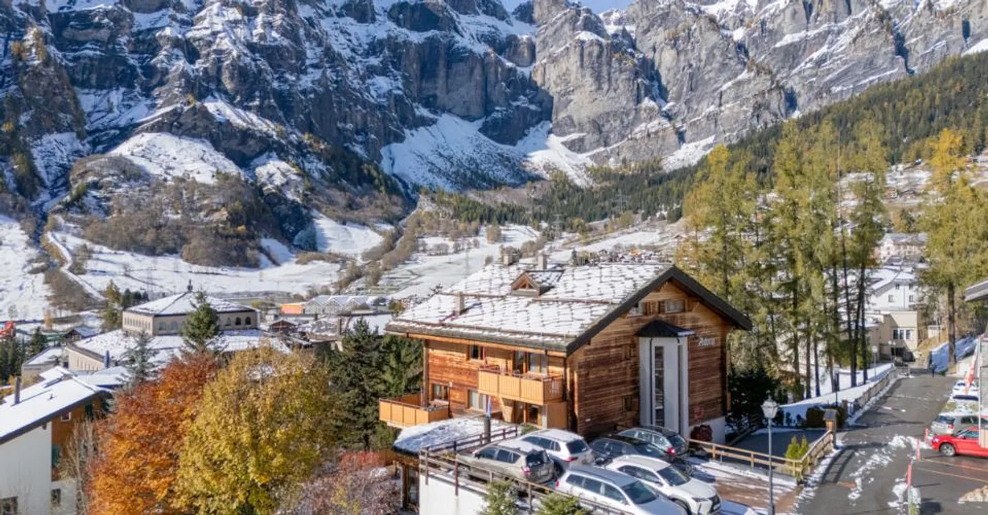 Casa plurifamiliare con 11 appartamenti nella migliore posizione a Leukerbad - Foto 2 di 11