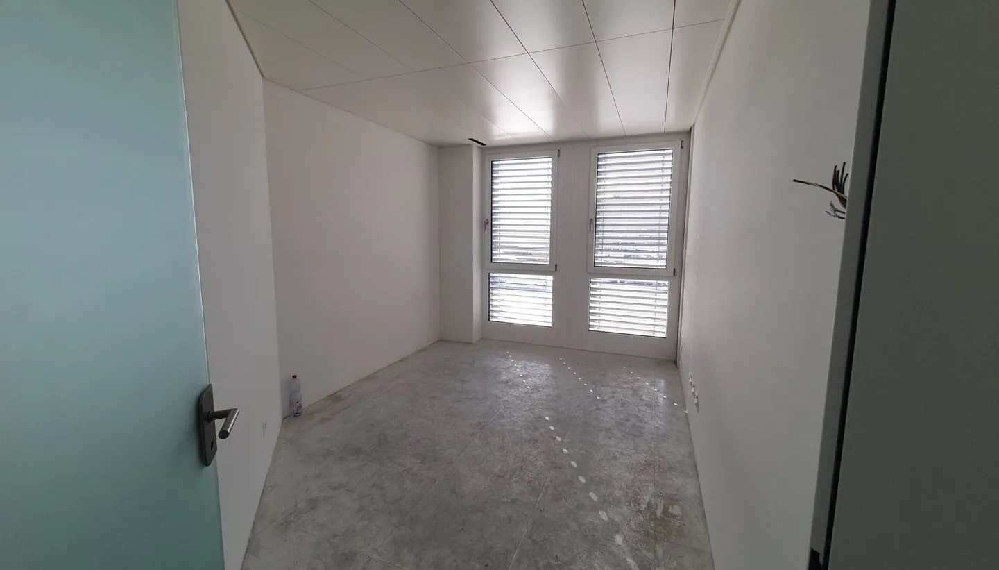 Zahnarztpraxisräumlichkeiten im Endausbau - Foto 2 von 16