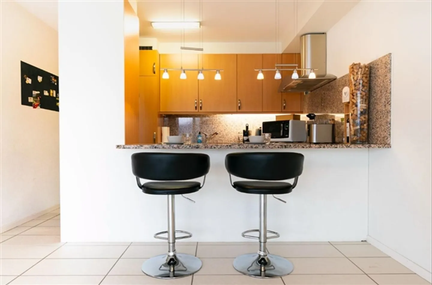 «Brissago moderno e spazioso appartamento di 4.5 locali con giardino privato/ moderne und geräumige 4,5-Zimmer-Wohnung mit privatem Garten» - Foto 3 di 10