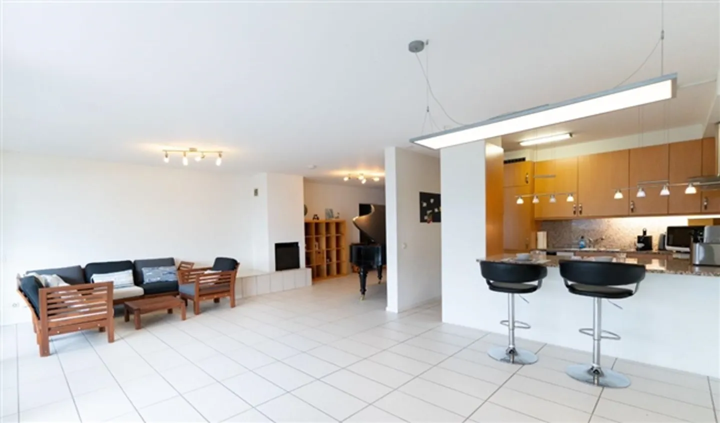 «Brissago moderno e spazioso appartamento di 4.5 locali con giardino privato/ moderne und geräumige 4,5-Zimmer-Wohnung mit privatem Garten» - Foto 4 di 10