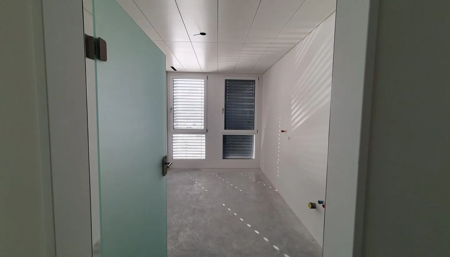 Zahnarztpraxisräumlichkeiten im Endausbau - Foto 3 von 16