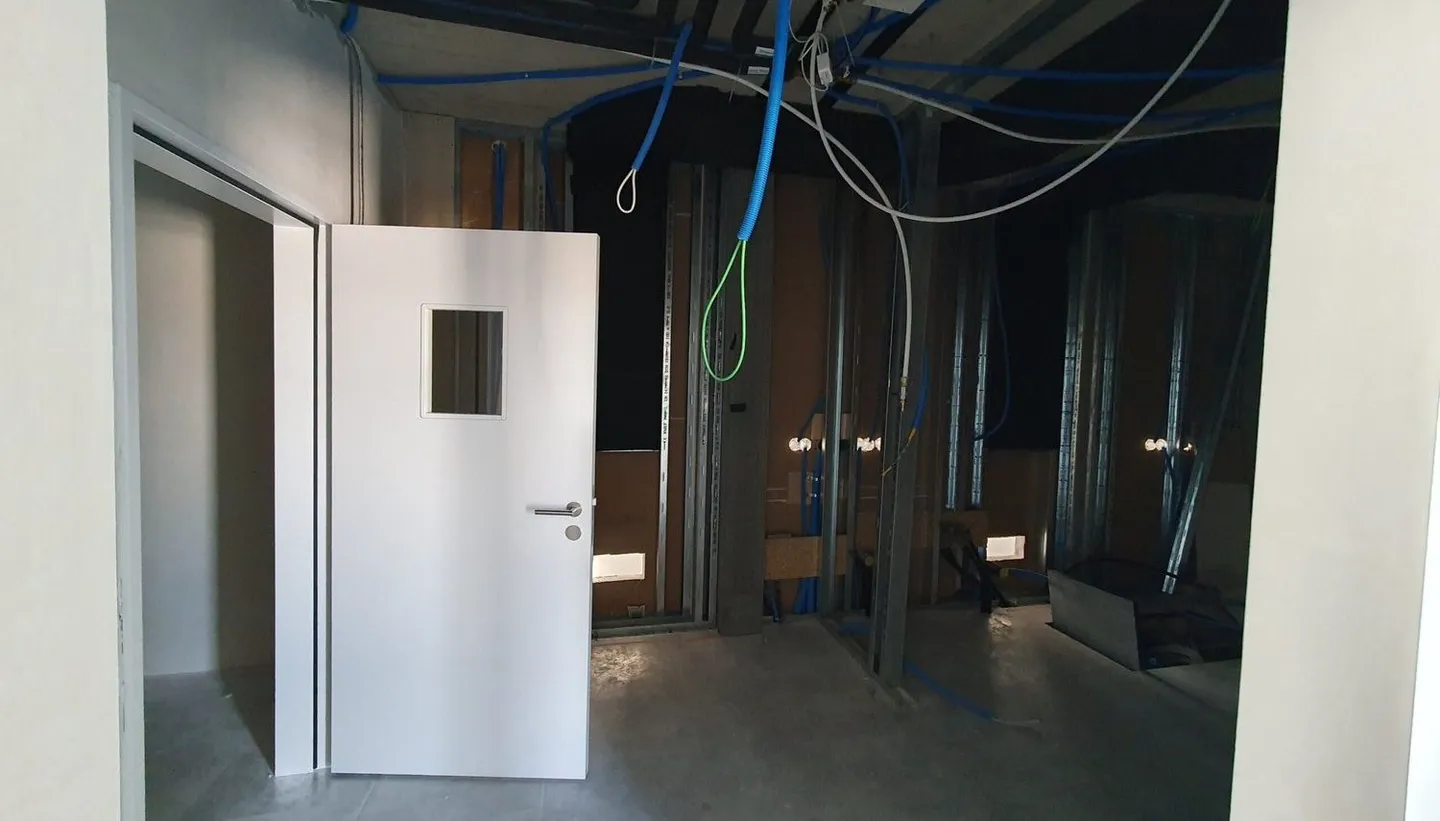 Zahnarztpraxisräumlichkeiten im Endausbau - Foto 13 von 16