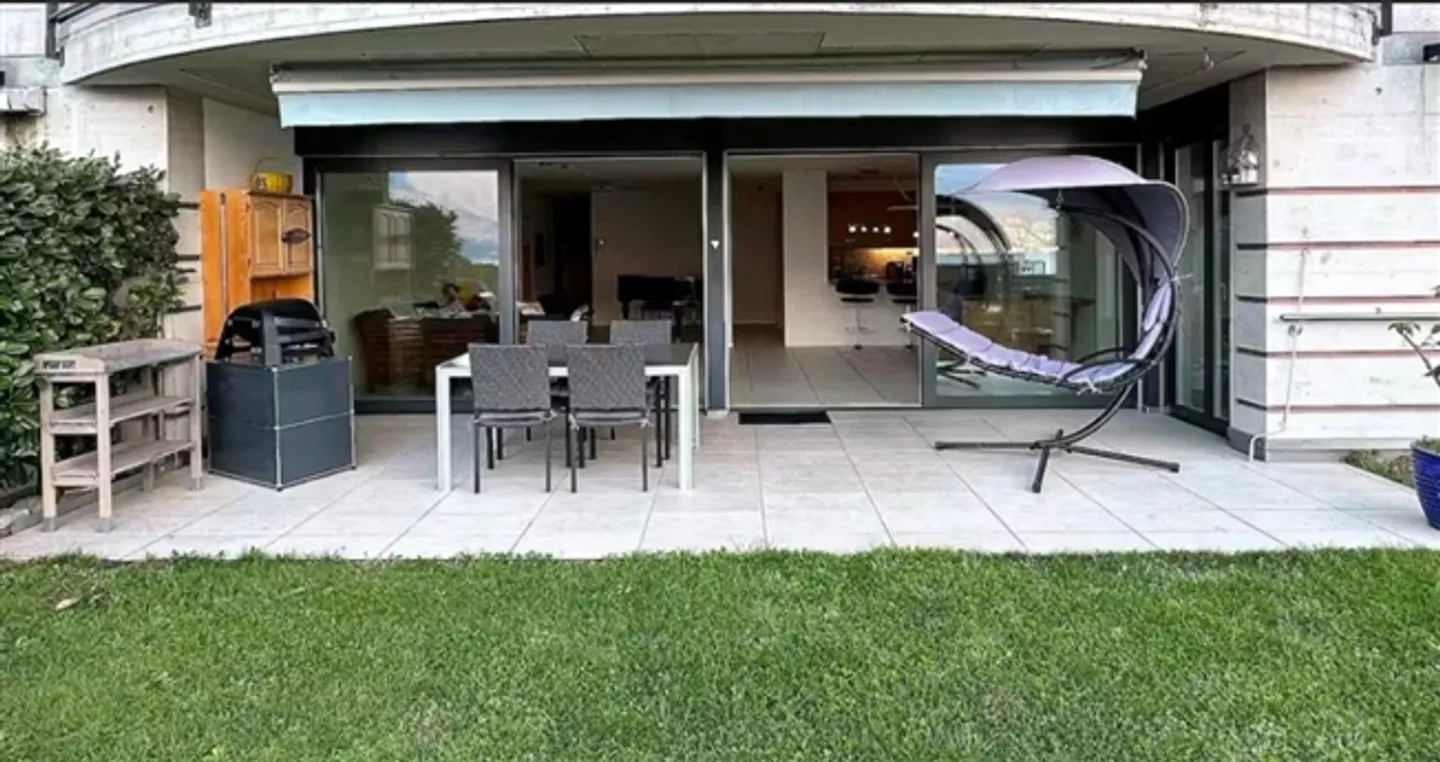 «Brissago moderno e spazioso appartamento di 4.5 locali con giardino privato/ moderne und geräumige 4,5-Zimmer-Wohnung mit privatem Garten» - Foto 6 di 10