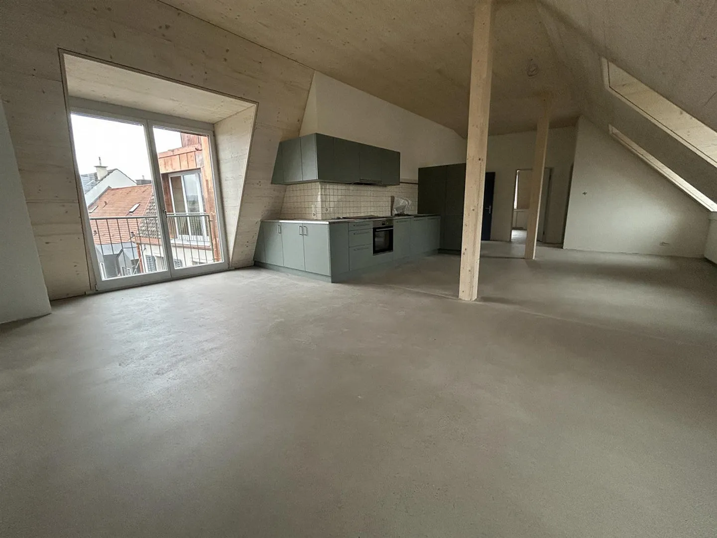 Charming penthouse apartment including spacious rooftop terrace in Wiedikon - Photo 2 of 12