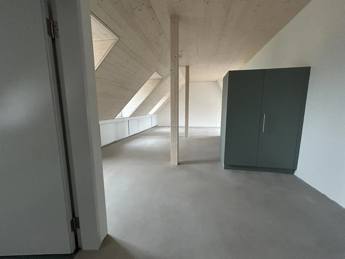 Charming penthouse apartment including spacious rooftop terrace in Wiedikon - Photo 4 of 12