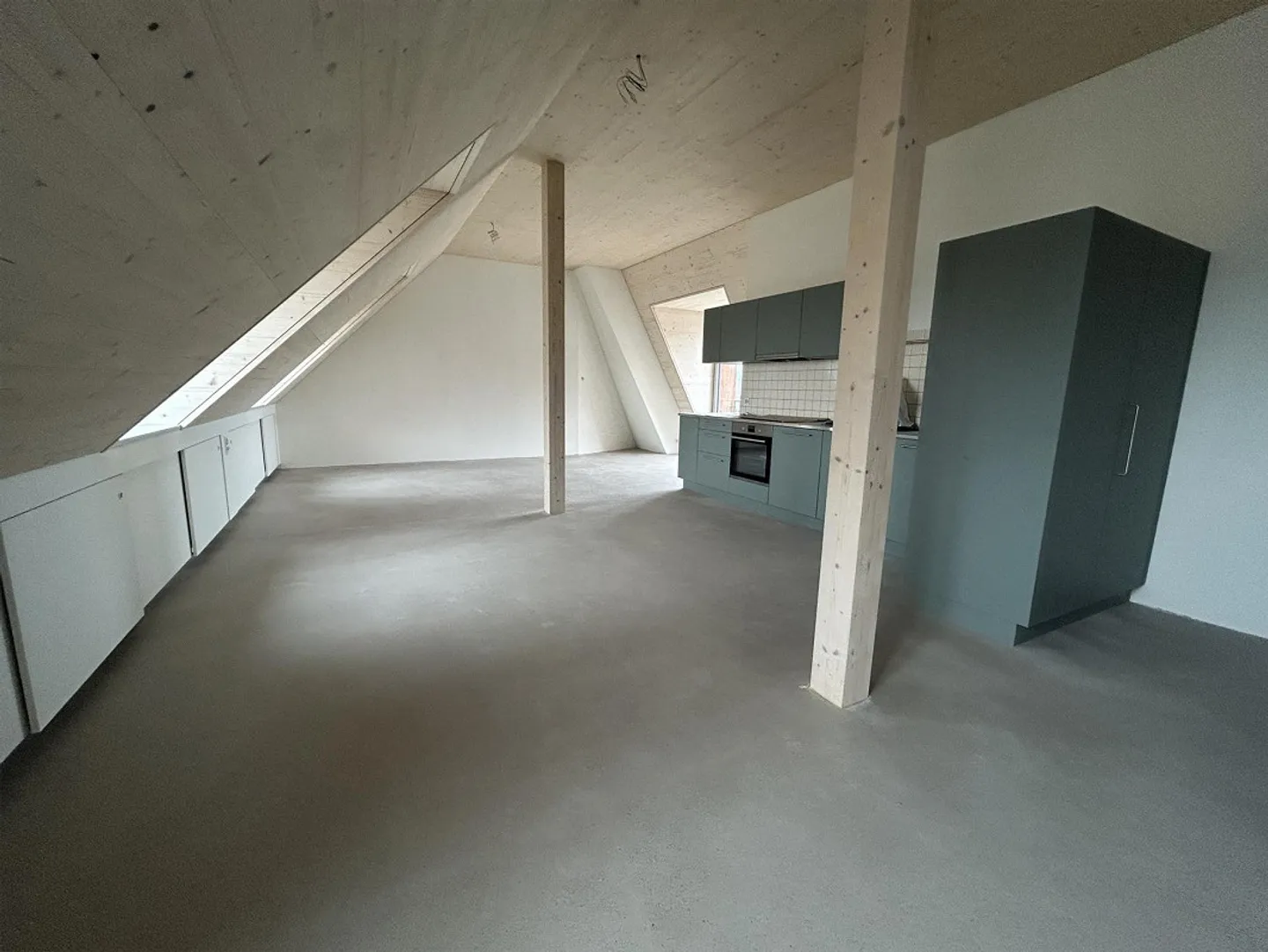 Charming penthouse apartment including spacious rooftop terrace in Wiedikon - Photo 5 of 12