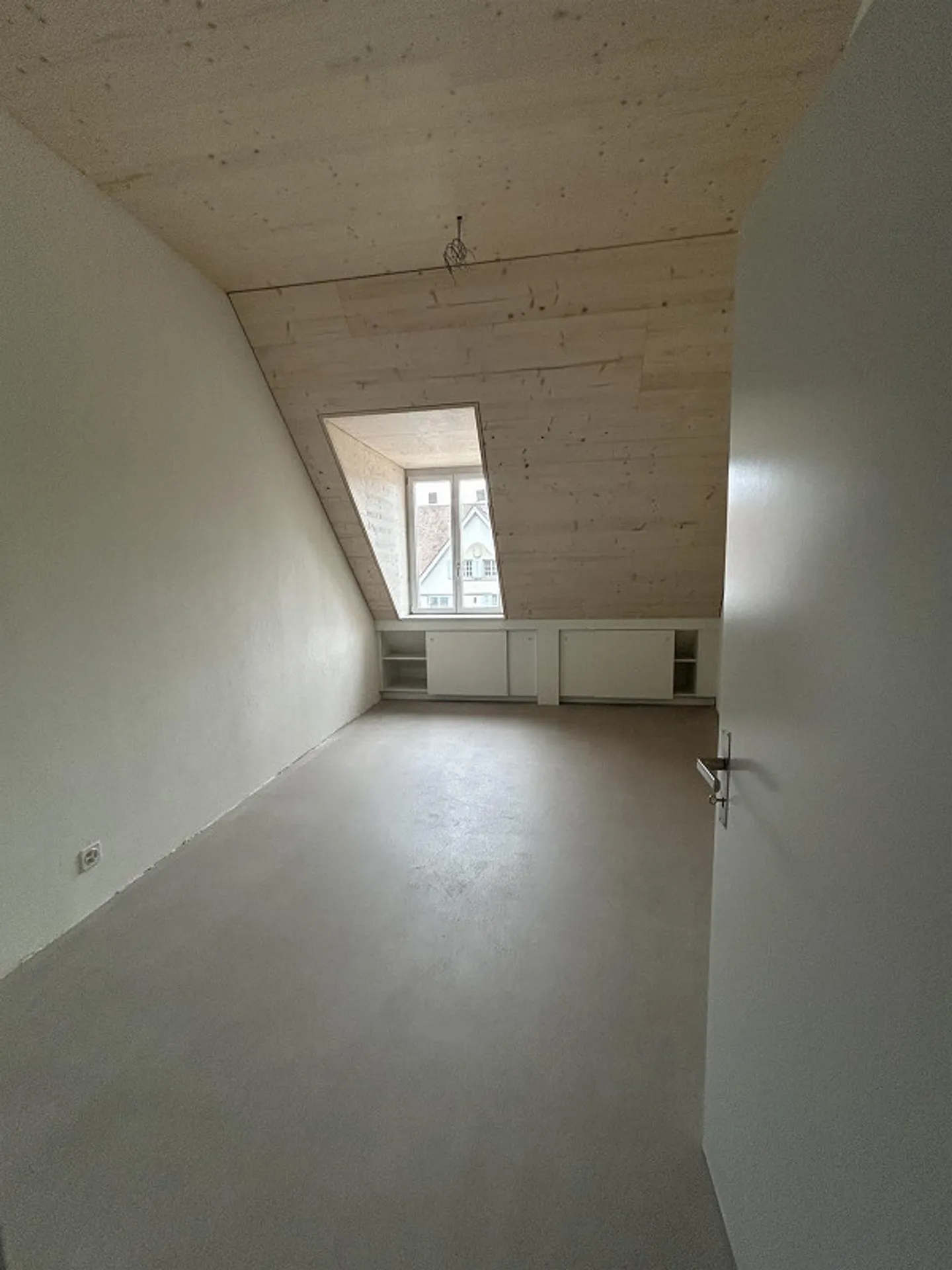 Charming penthouse apartment including spacious rooftop terrace in Wiedikon - Photo 7 of 12