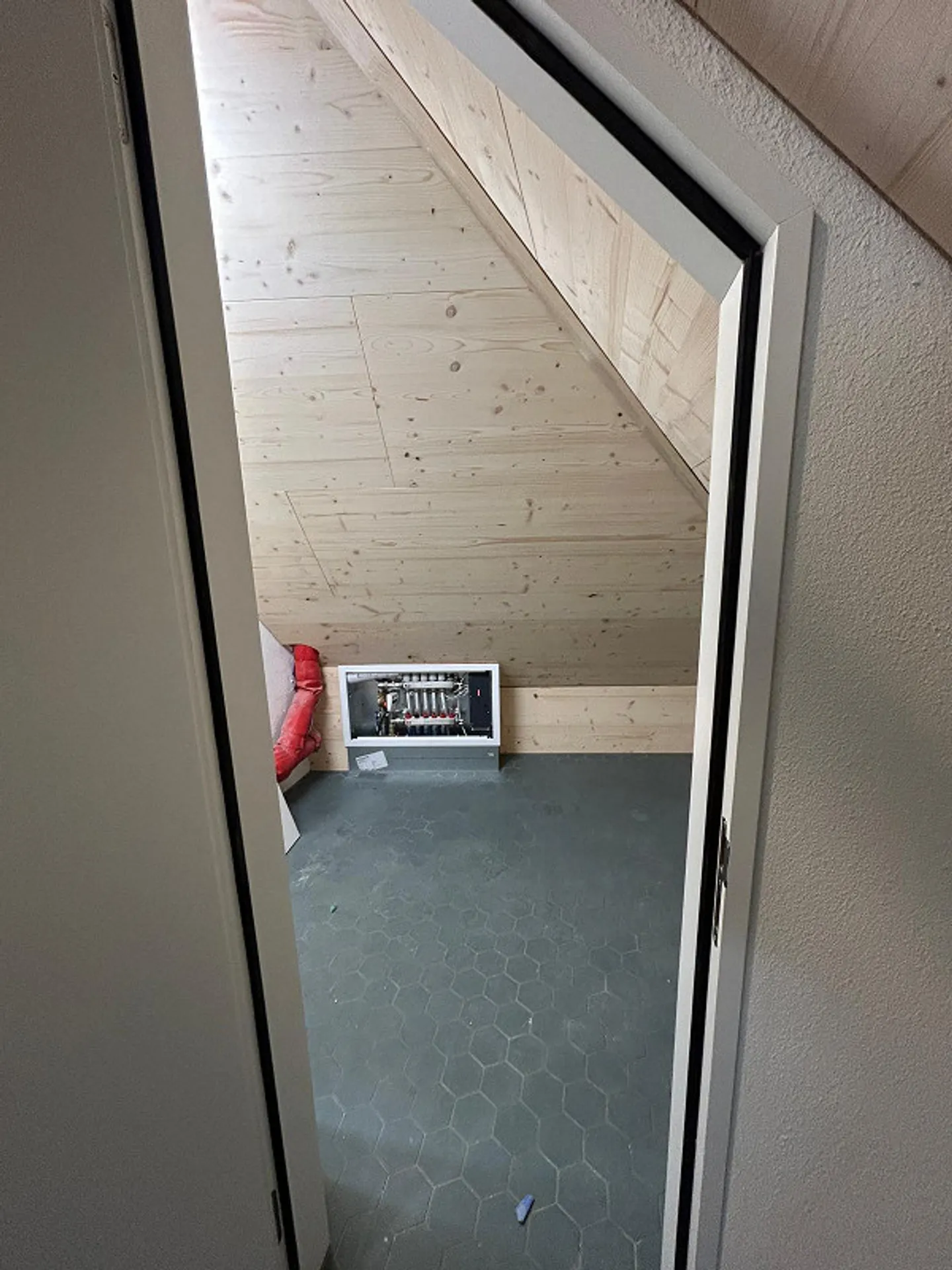 Charming penthouse apartment including spacious rooftop terrace in Wiedikon - Photo 9 of 12