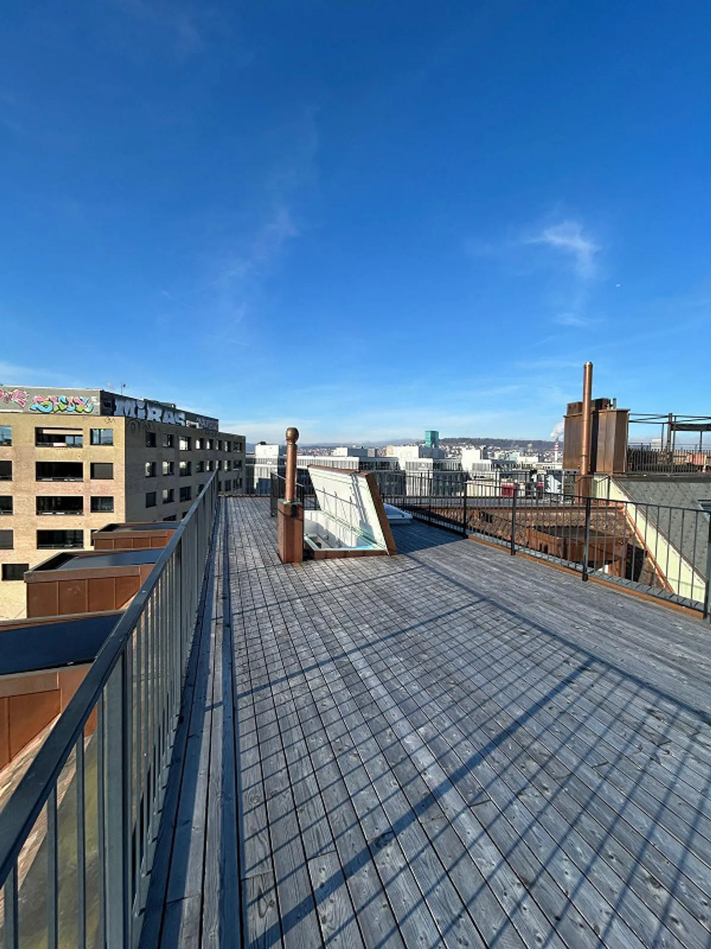 Charming penthouse apartment including spacious rooftop terrace in Wiedikon - Photo 10 of 12