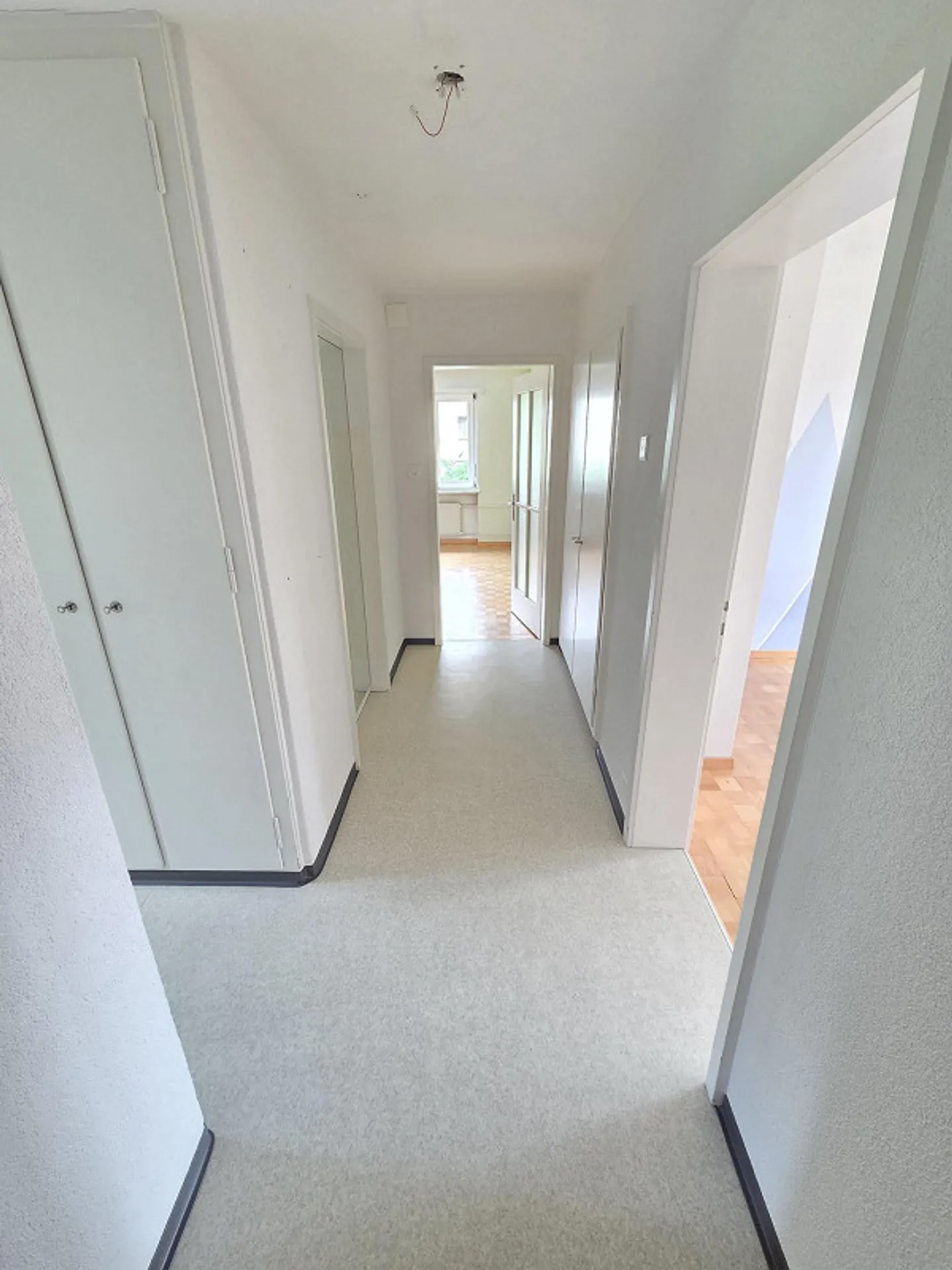 Appartement lumineux de 4 pièces avec balcon à Teufen - fraîchement peint ! - Photo 8 sur 10