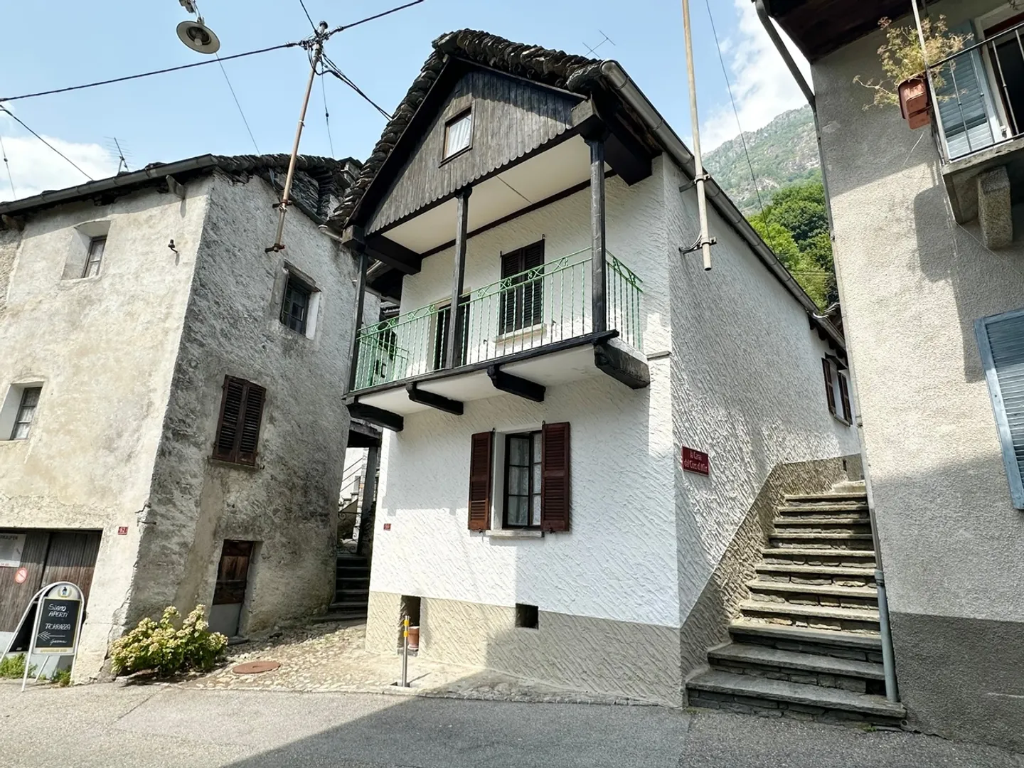 Bijou du 18ème siècle : Maison individuelle meublée dans un emplacement calme et central à Someo - Photo 1 sur 12