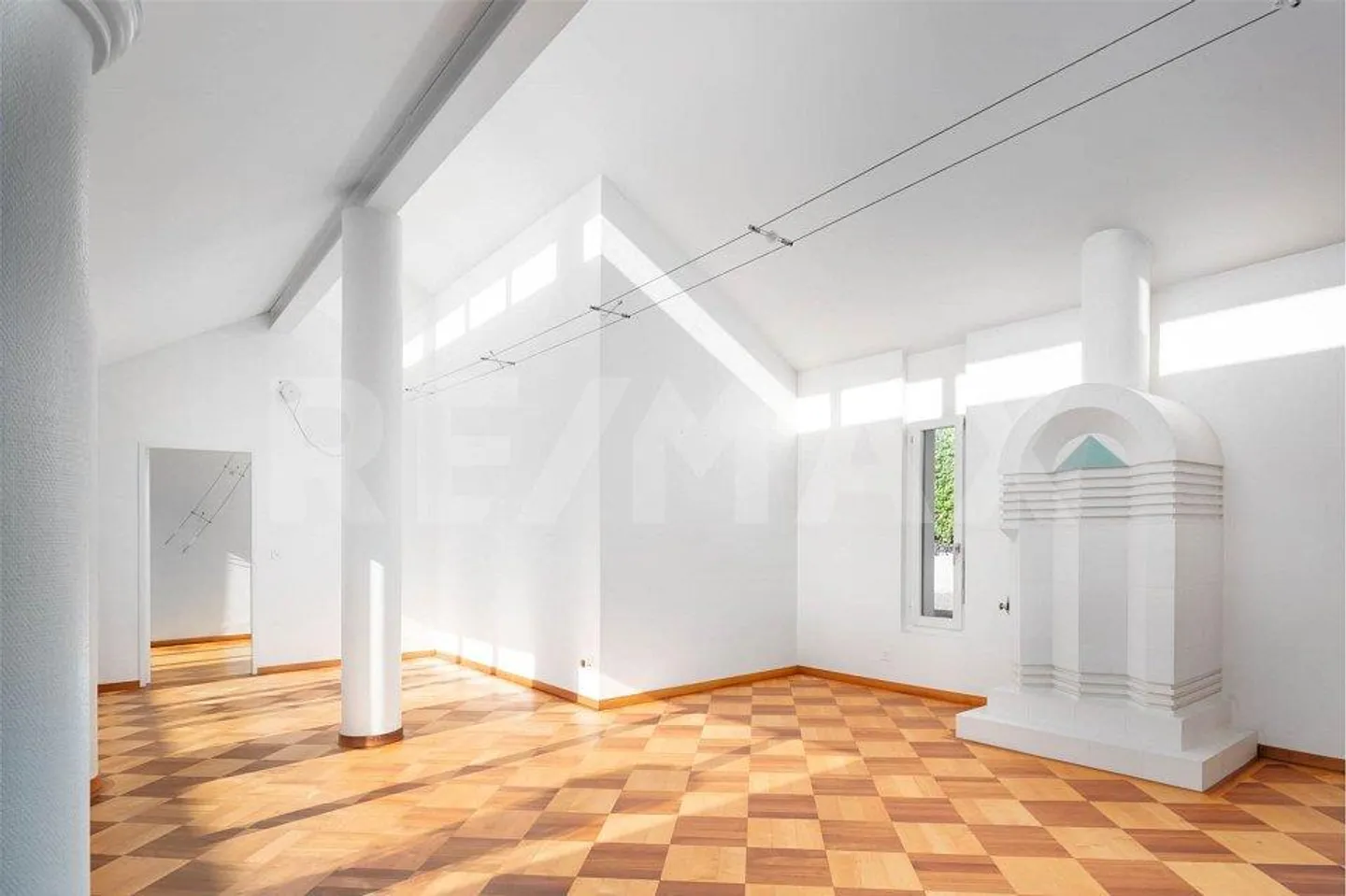 Elegant 5.5 Room Single Family House with Pool, Sauna and Plenty of Space! - Photo 6 of 13