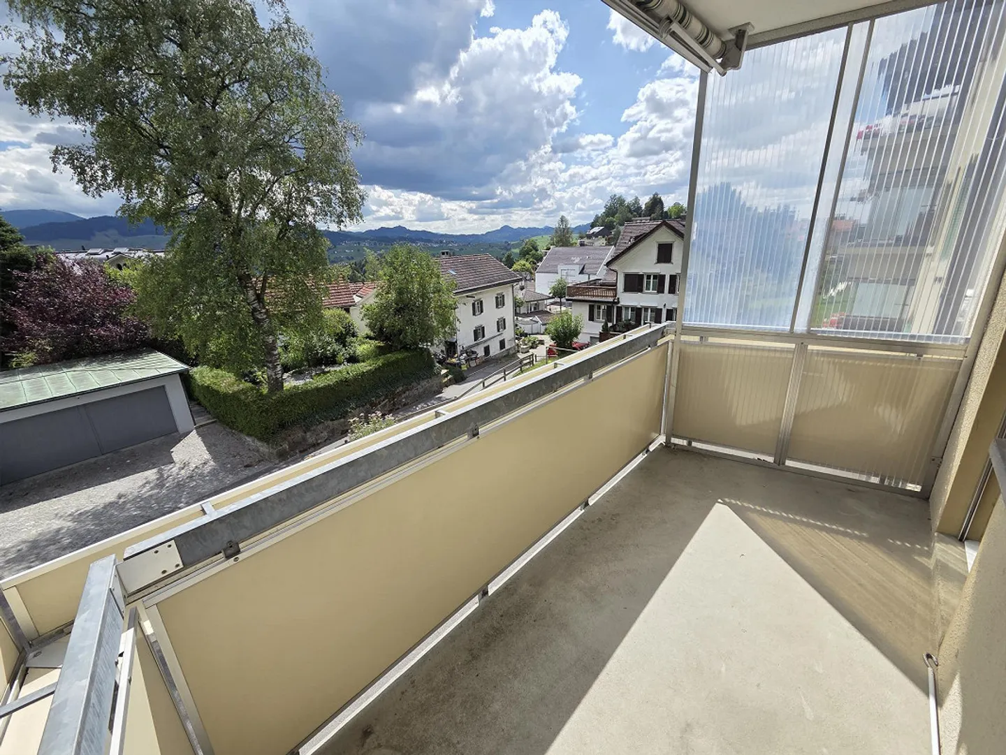 Appartement lumineux de 4 pièces avec balcon à Teufen - fraîchement peint ! - Photo 9 sur 10