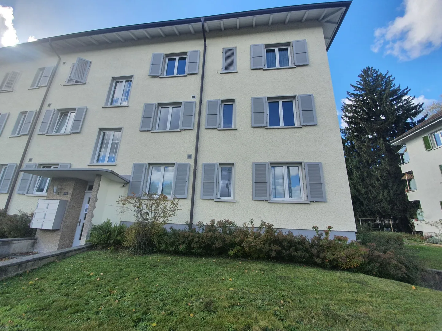 Appartement de 3 pièces fraîchement peint dans un emplacement central à Ostermundigen ! - Photo 1 sur 11