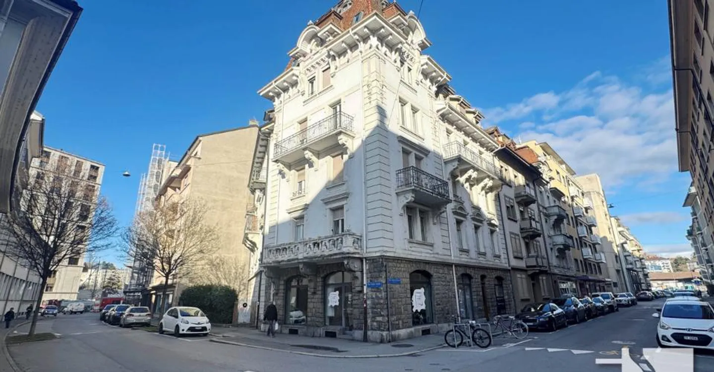 GERÄUMIGE 3½ ZIMMER MIT BALKONEN IN RENOVIERUNG - Foto 1 von 5