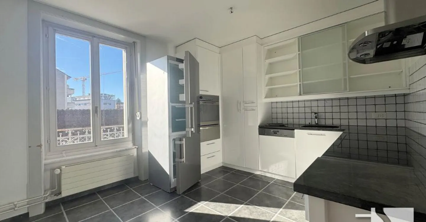 GERÄUMIGE 3½ ZIMMER MIT BALKONEN IN RENOVIERUNG - Foto 2 von 5