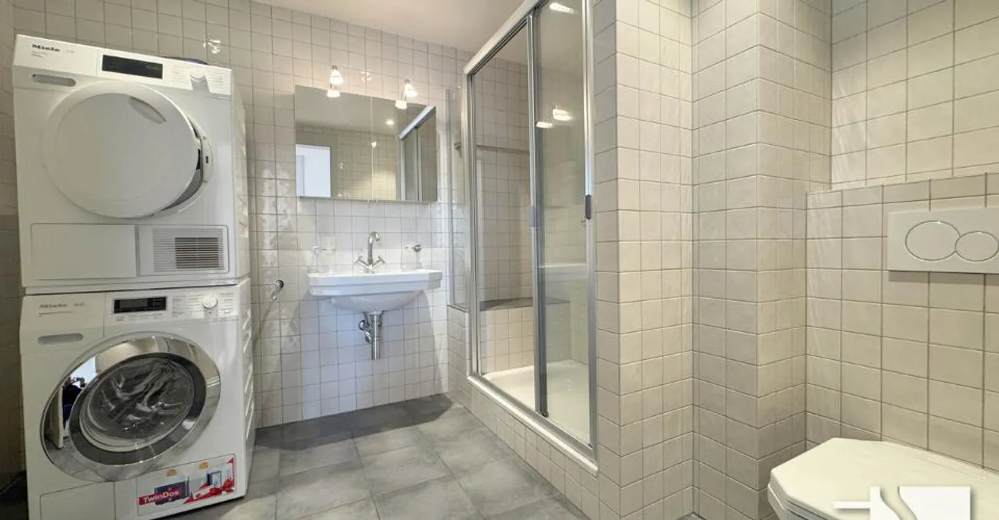GERÄUMIGE 3½ ZIMMER MIT BALKONEN IN RENOVIERUNG - Foto 4 von 5