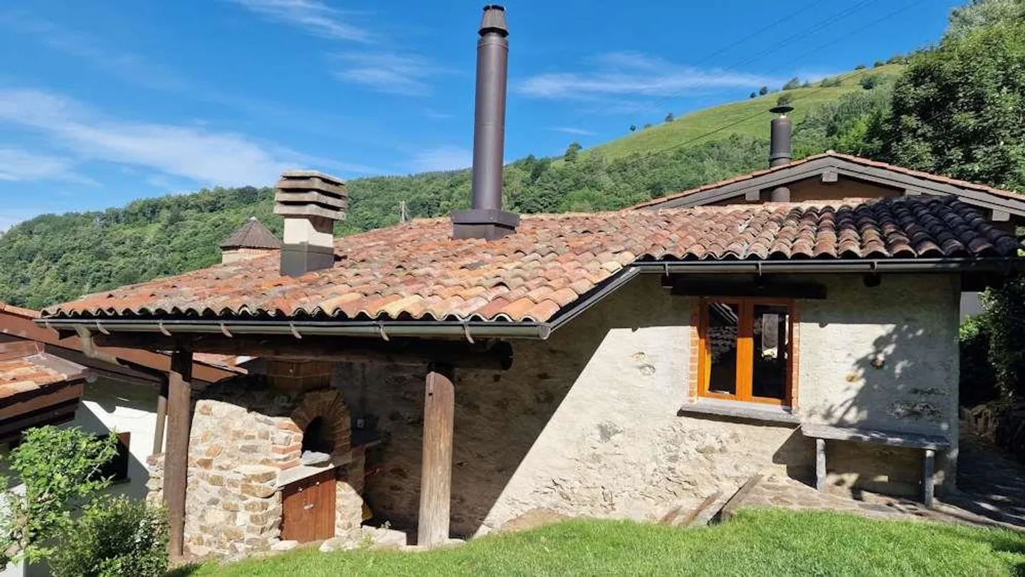 VALCOLLA - Incantevole rustico con vista sulle montagne a Cozzo - Foto 10 di 13