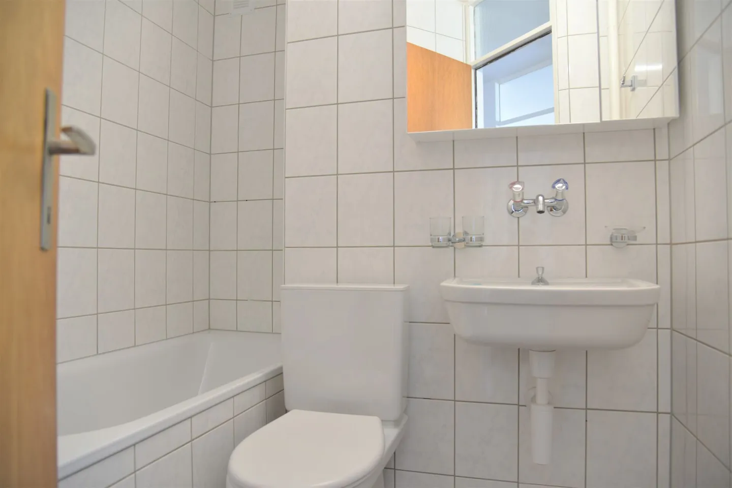 Spacious 3.5 room apartment in a quiet area with balcony, parking space and good accessibility - Photo 7 of 12