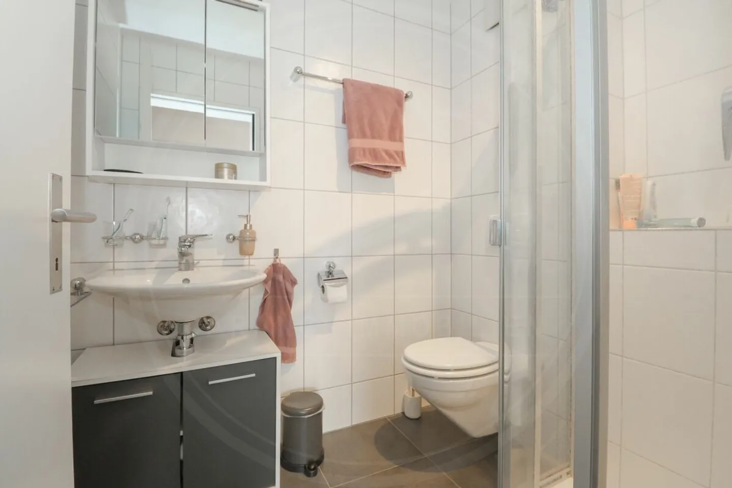 RESERVED - Stylish 3½-room apartment with generous layout in Seengen - Photo 10 of 14