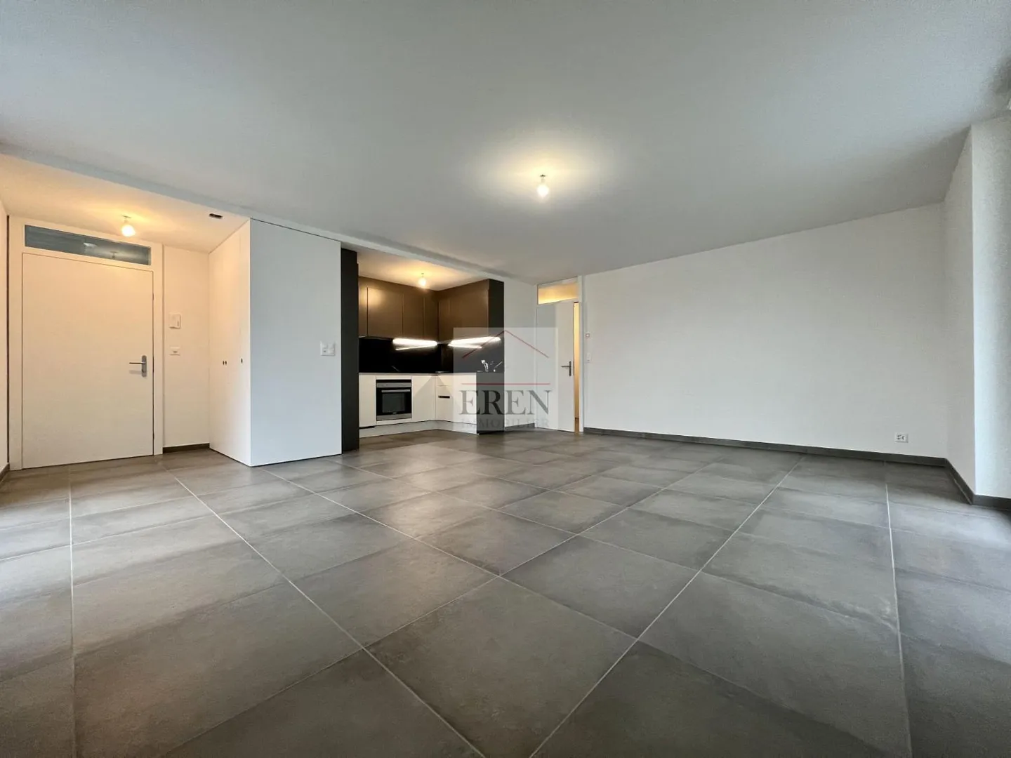 Spazioso attico 2,5p di 90m2 e grande terrazza di 29 m2 nel centro di Fully - Foto 1 di 13