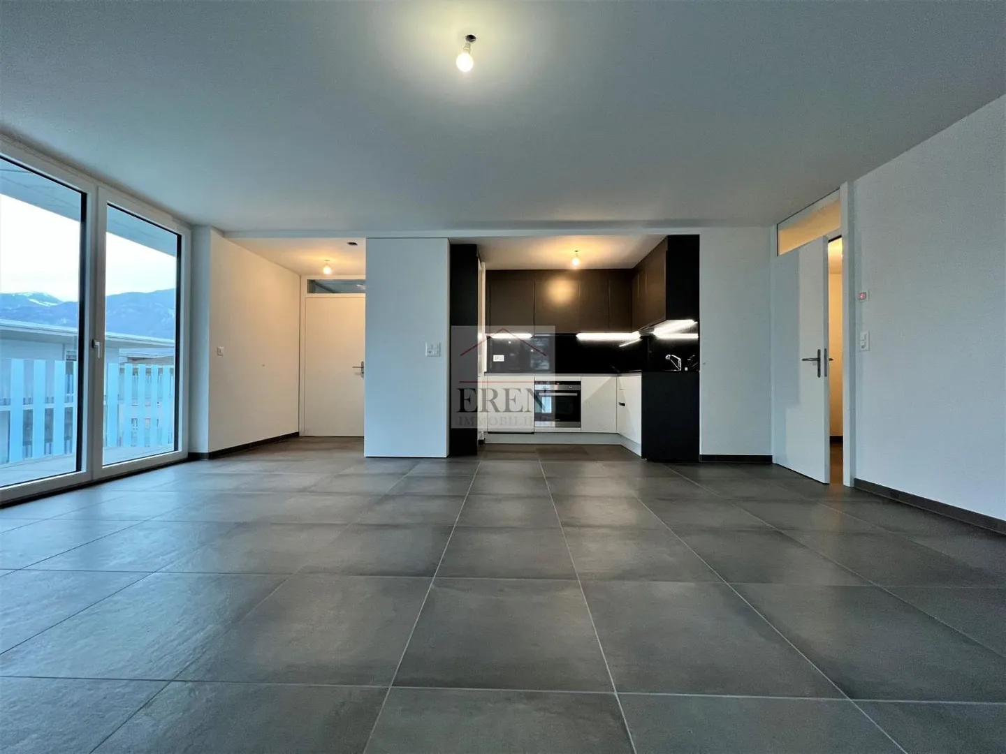 Spazioso attico 2,5p di 90m2 e grande terrazza di 29 m2 nel centro di Fully - Foto 2 di 13
