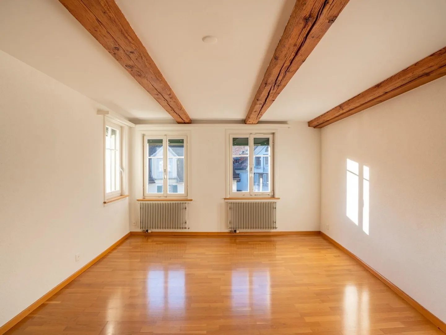 Spacious Old Town Apartment with Sunny Balcony - Photo 5 of 8