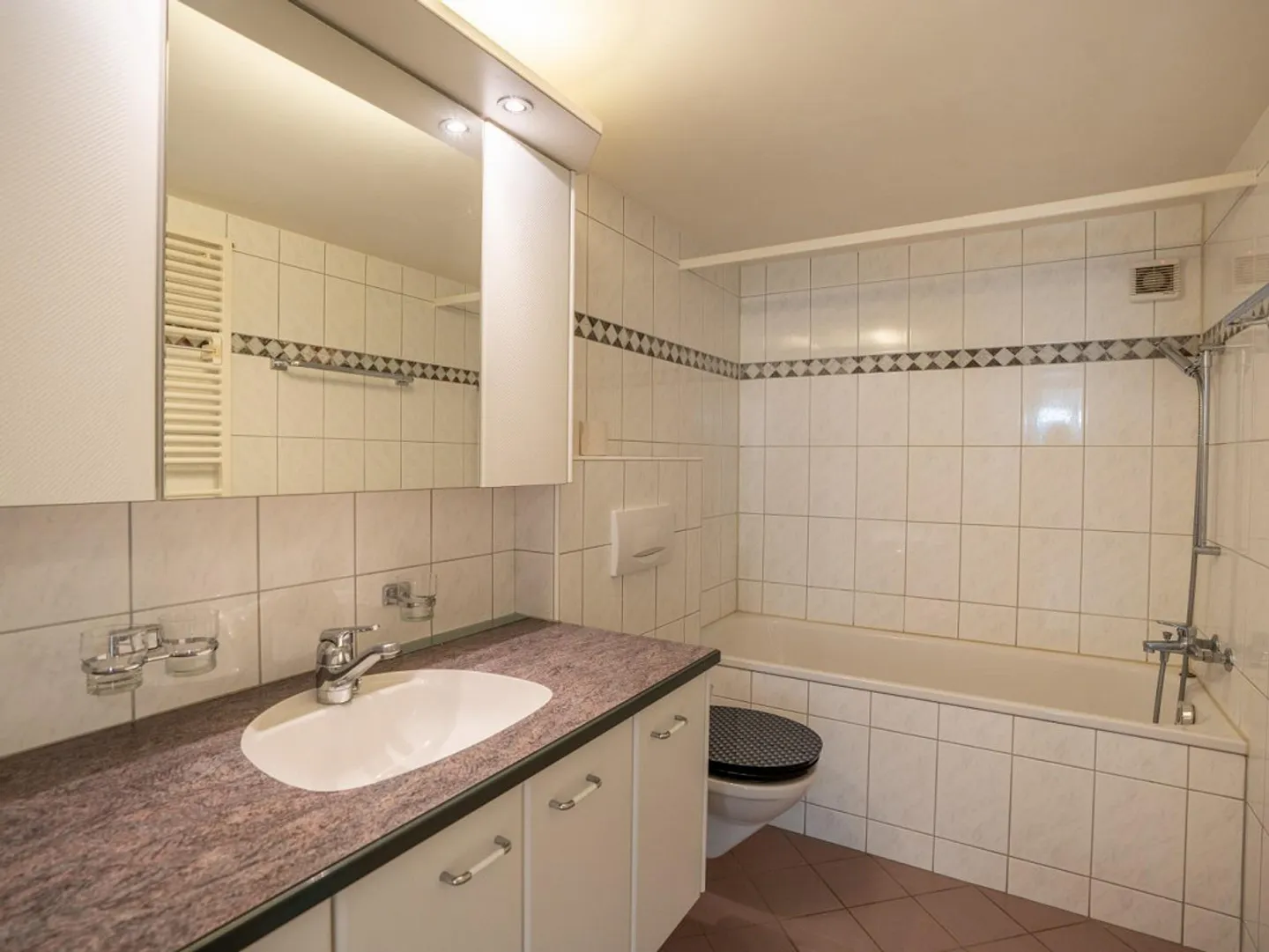 Spacious Old Town Apartment with Sunny Balcony - Photo 6 of 8