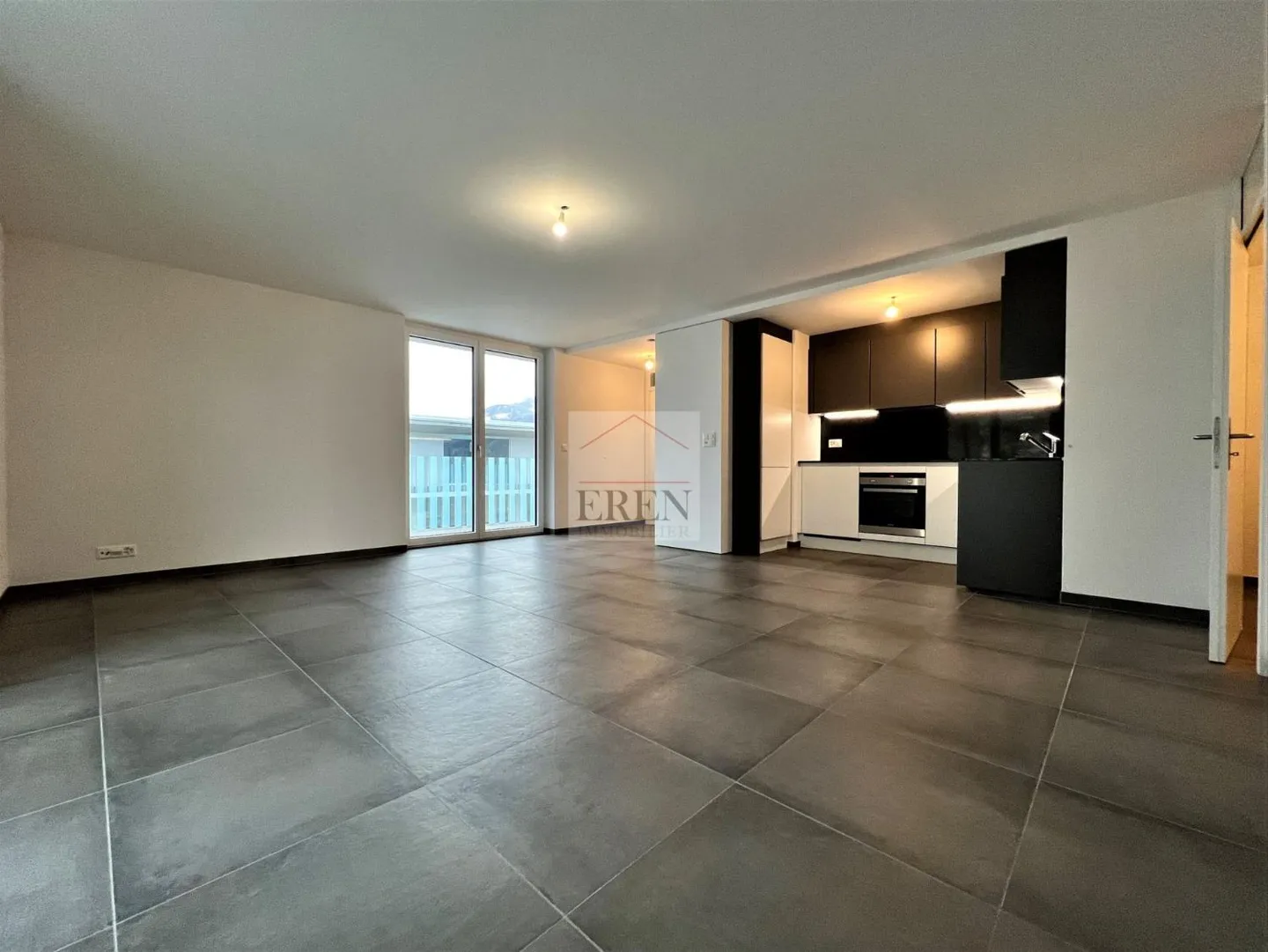 Spazioso attico 2,5p di 90m2 e grande terrazza di 29 m2 nel centro di Fully - Foto 6 di 13