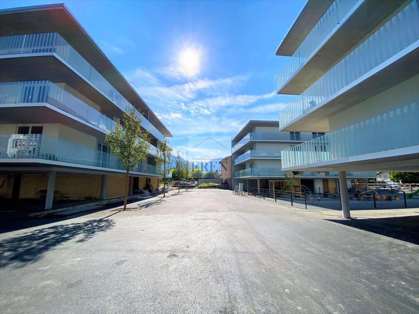 Spazioso attico 2,5p di 90m2 e grande terrazza di 29 m2 nel centro di Fully - Foto 11 di 13