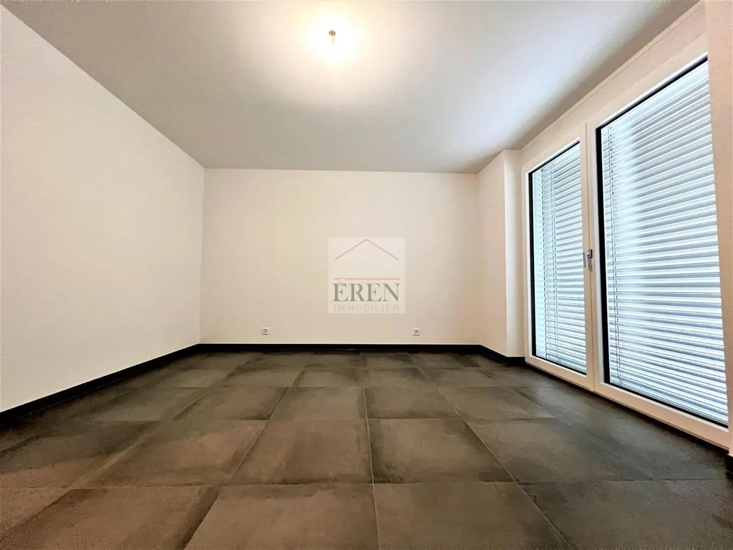 Spazioso attico 2,5p di 90m2 e grande terrazza di 29 m2 nel centro di Fully - Foto 8 di 13