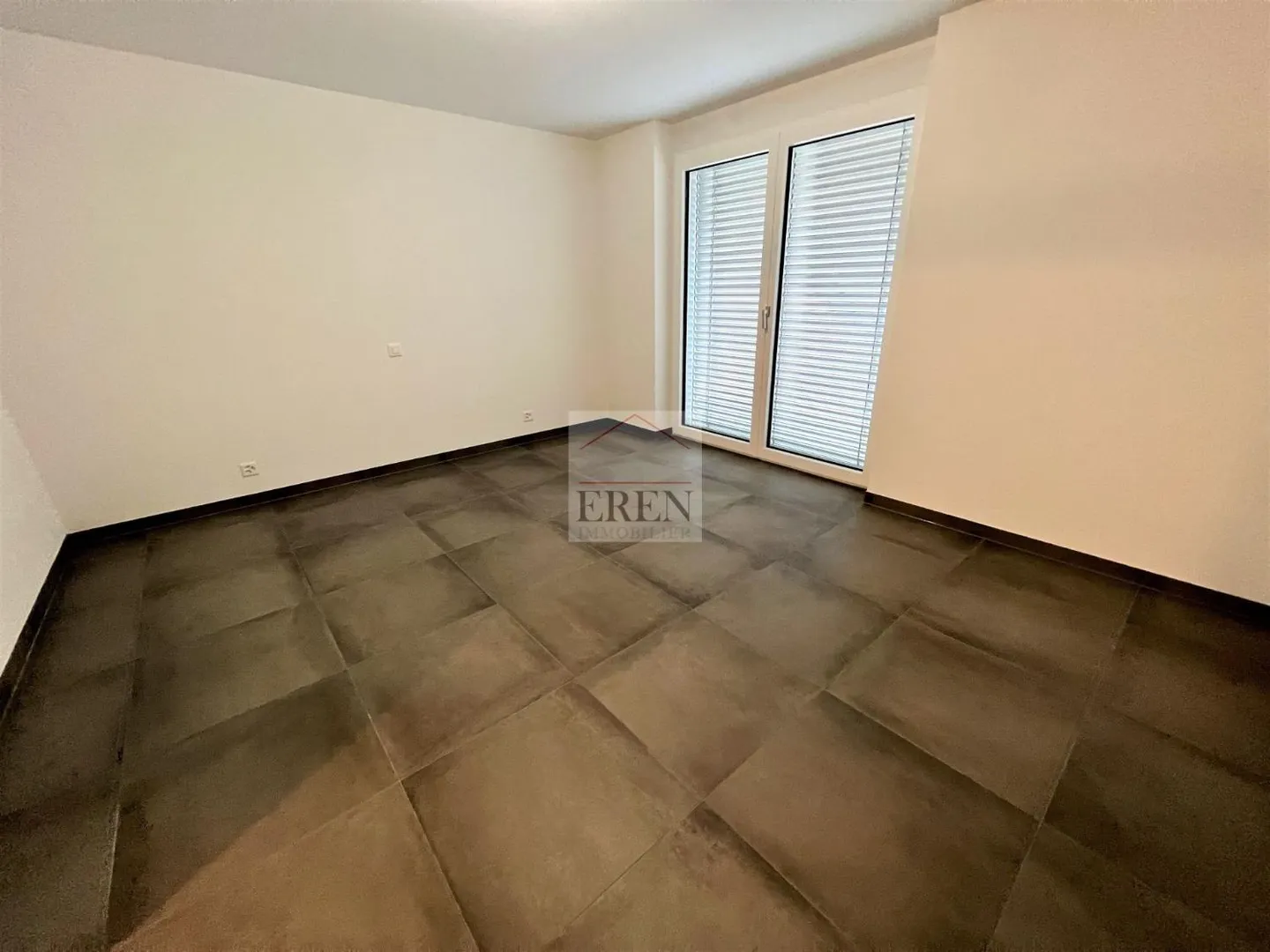 Spazioso attico 2,5p di 90m2 e grande terrazza di 29 m2 nel centro di Fully - Foto 9 di 13
