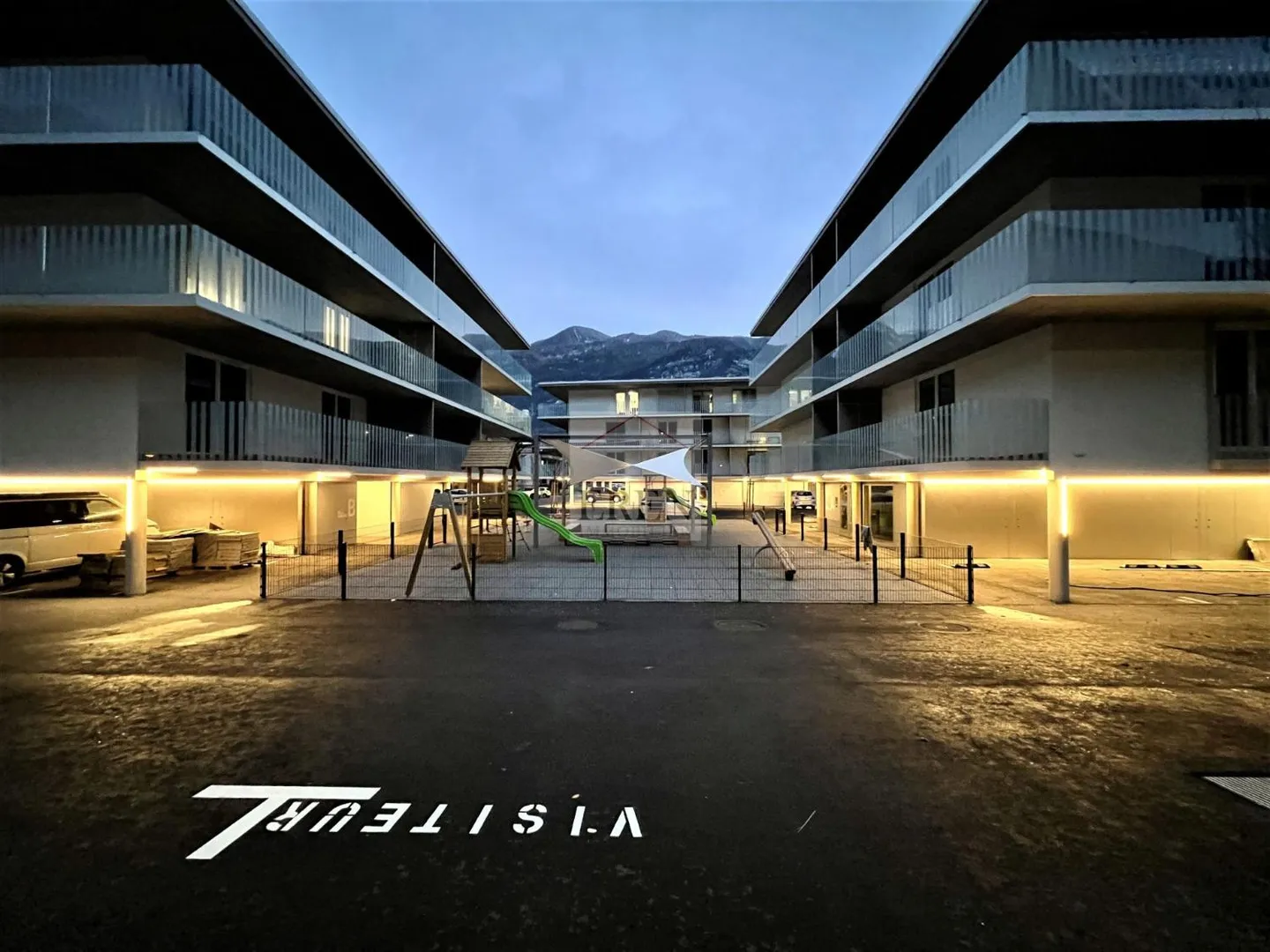 Spazioso attico 2,5p di 90m2 e grande terrazza di 29 m2 nel centro di Fully - Foto 13 di 13
