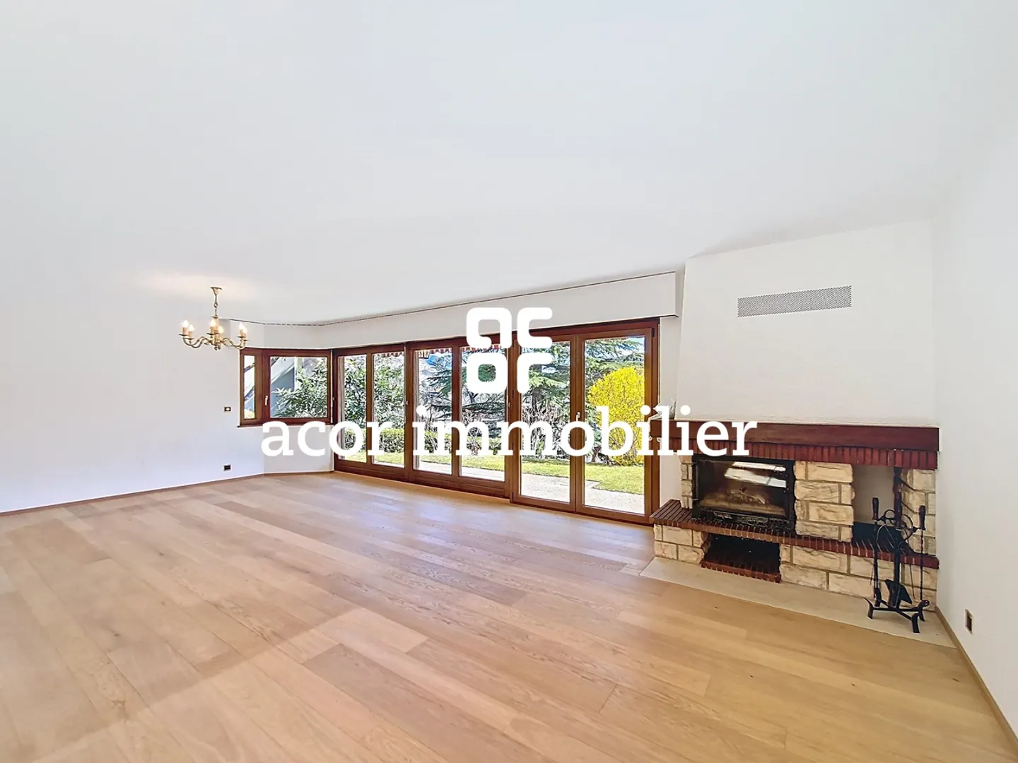 Spacious family villa with independent studio in Gravelone, Sion! - Photo 3 of 6