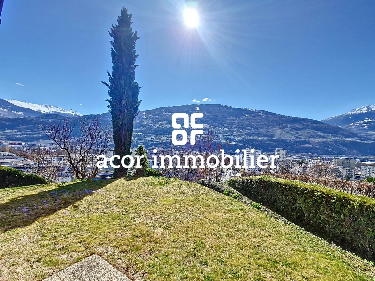 Spacious family villa with independent studio in Gravelone, Sion! - Photo 4 of 6