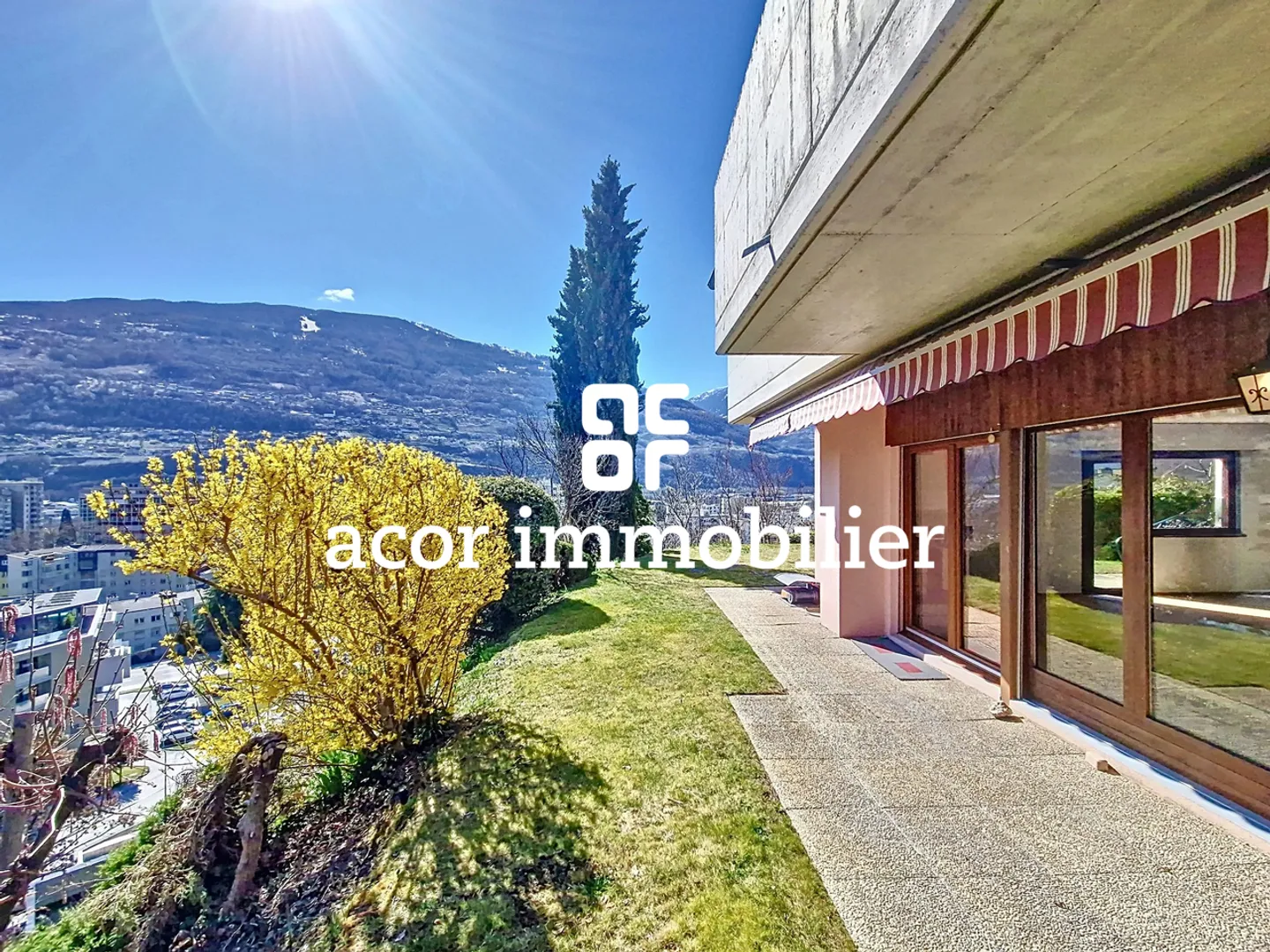 Spacious family villa with independent studio in Gravelone, Sion! - Photo 5 of 6