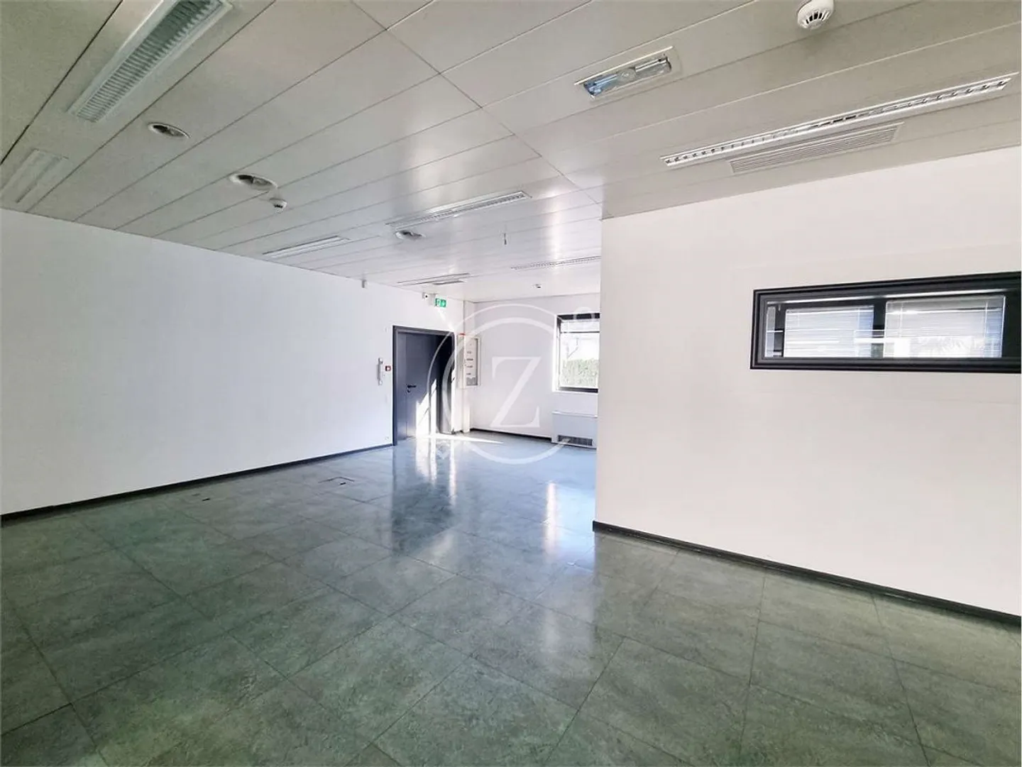 We rent renovated administrative premises - Photo 2 of 5