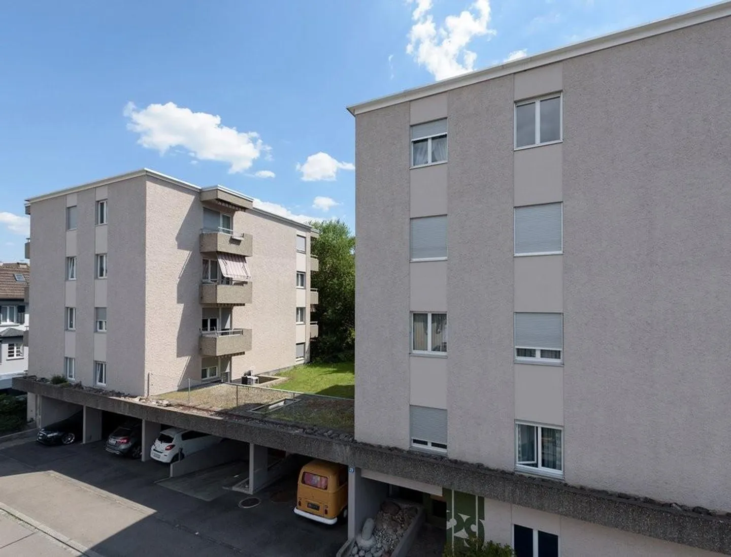 Place de parking couverte près de la gare - Photo 1 sur 1