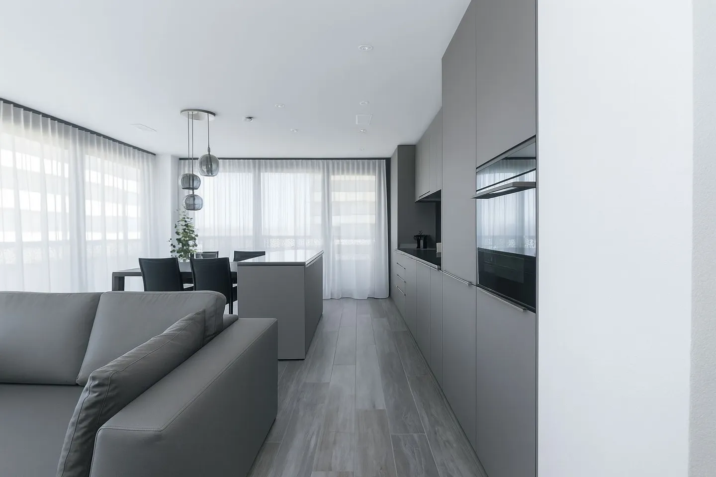 Three Point - Charming 2.5-Room Apartment - Photo 2 of 10