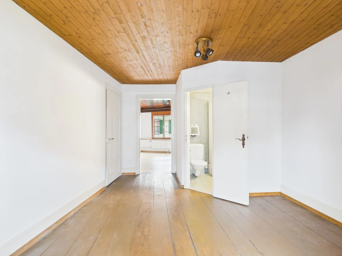 Historical Old Building Apartment in the City Center - Photo 10 of 11