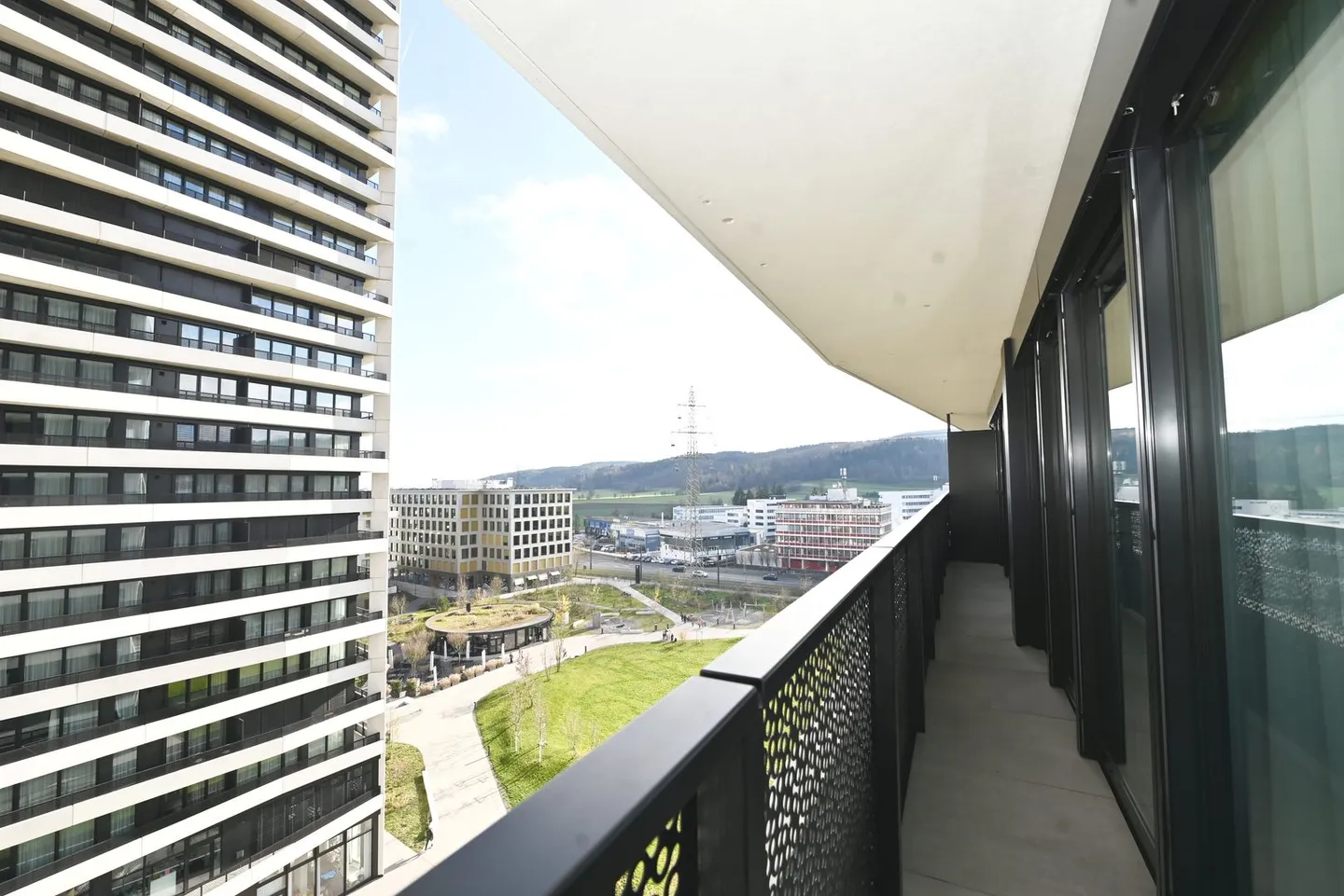 Three Point - Charming 2.5-Room Apartment - Photo 9 of 10