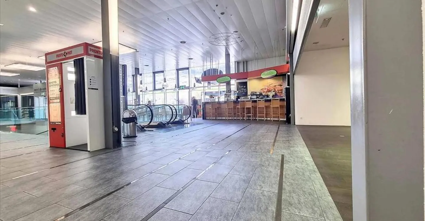 Magasin à louer - Photo 2 sur 8