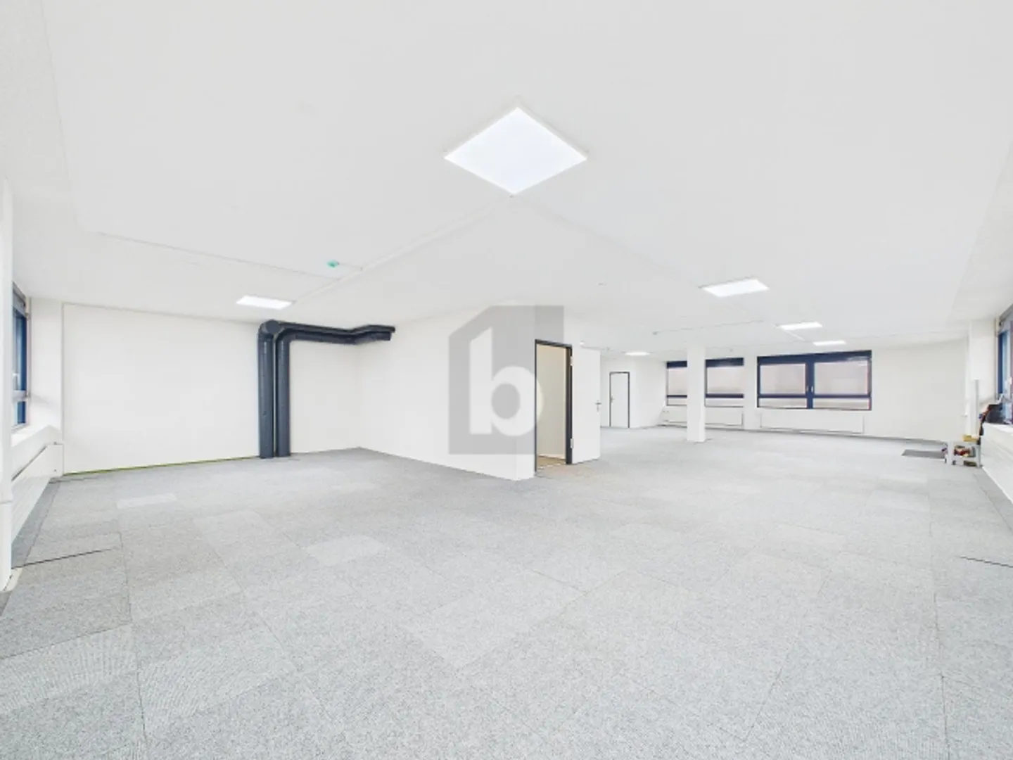 HELLER SHOWROOM IN TOP LOCATION - Photo 2 of 6