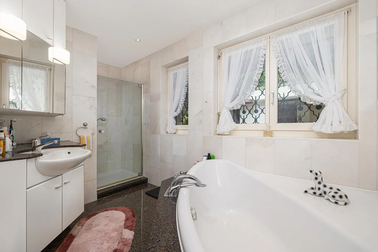 Forest Edge & Central: Majestic Single-Family Home + Apartment - Photo 10 of 29