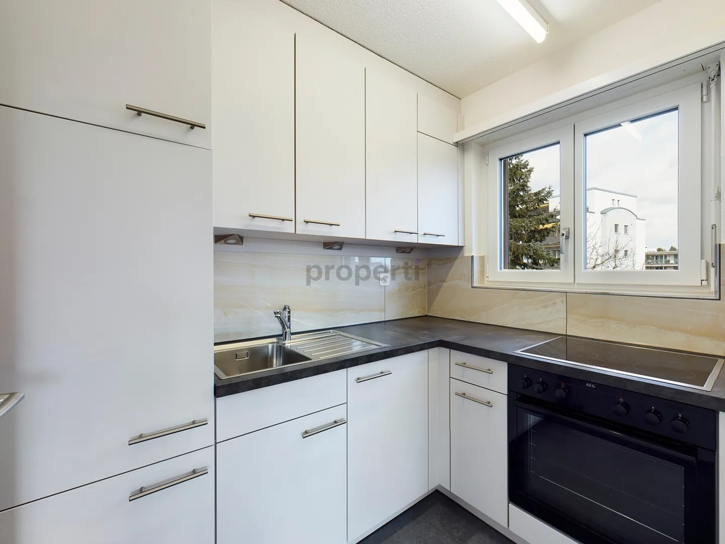 Appartamento completamente ristrutturato con balcone vicino alla città - Foto 2 di 7