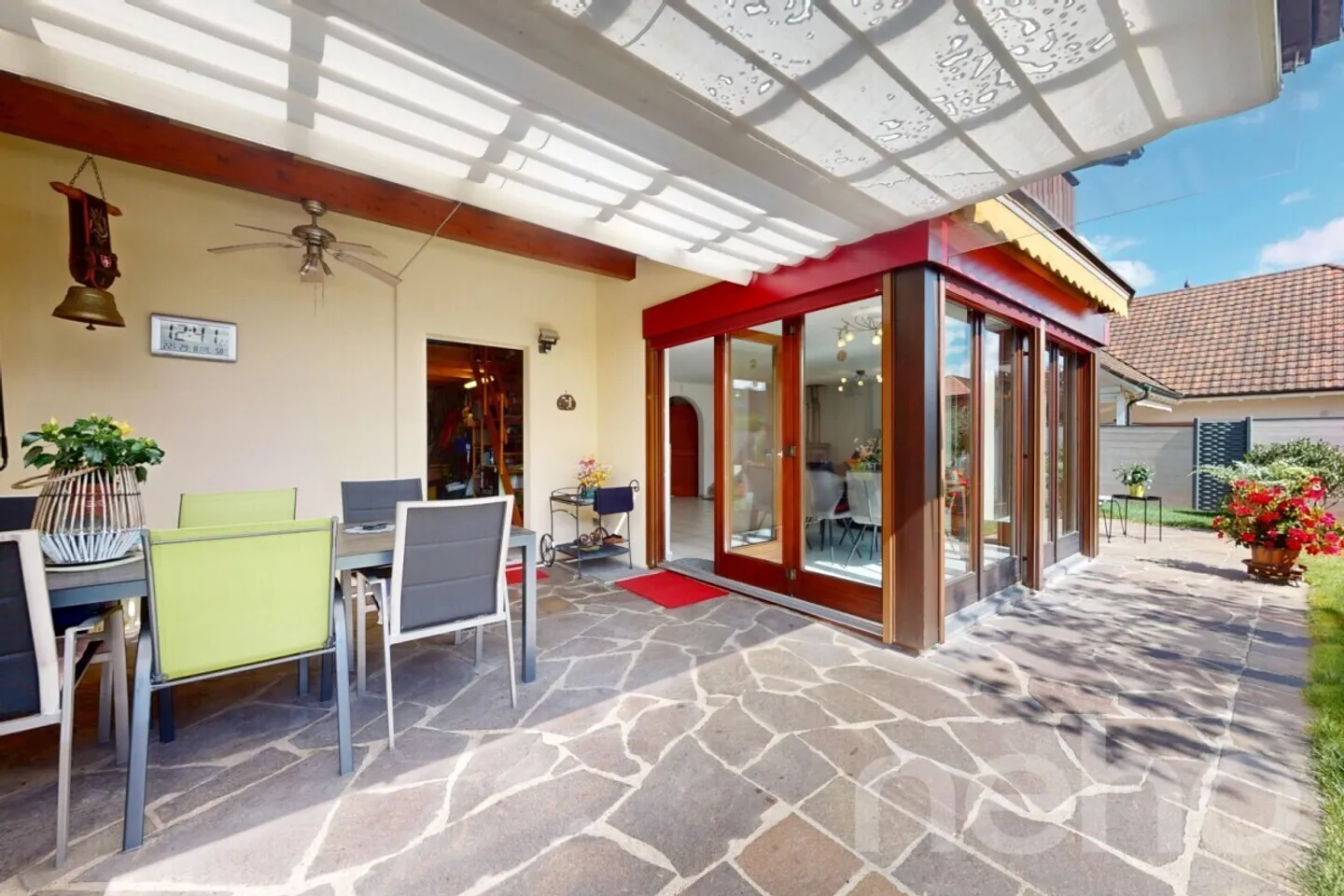 Casa unifamiliare ben tenuta con giardino, camino e garage - Foto 5 di 12