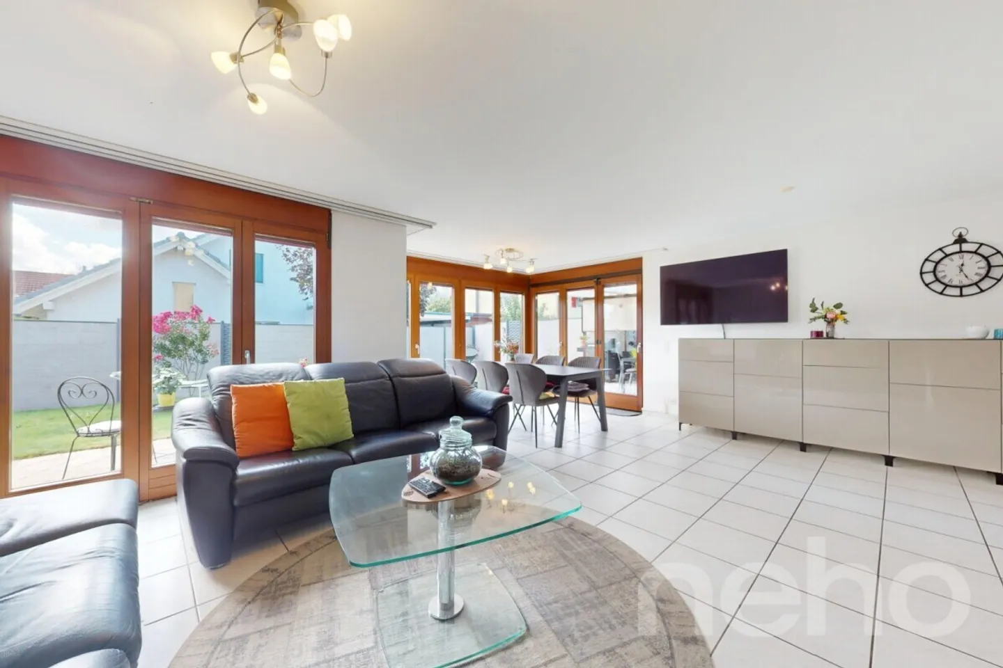 Casa unifamiliare ben tenuta con giardino, camino e garage - Foto 10 di 12