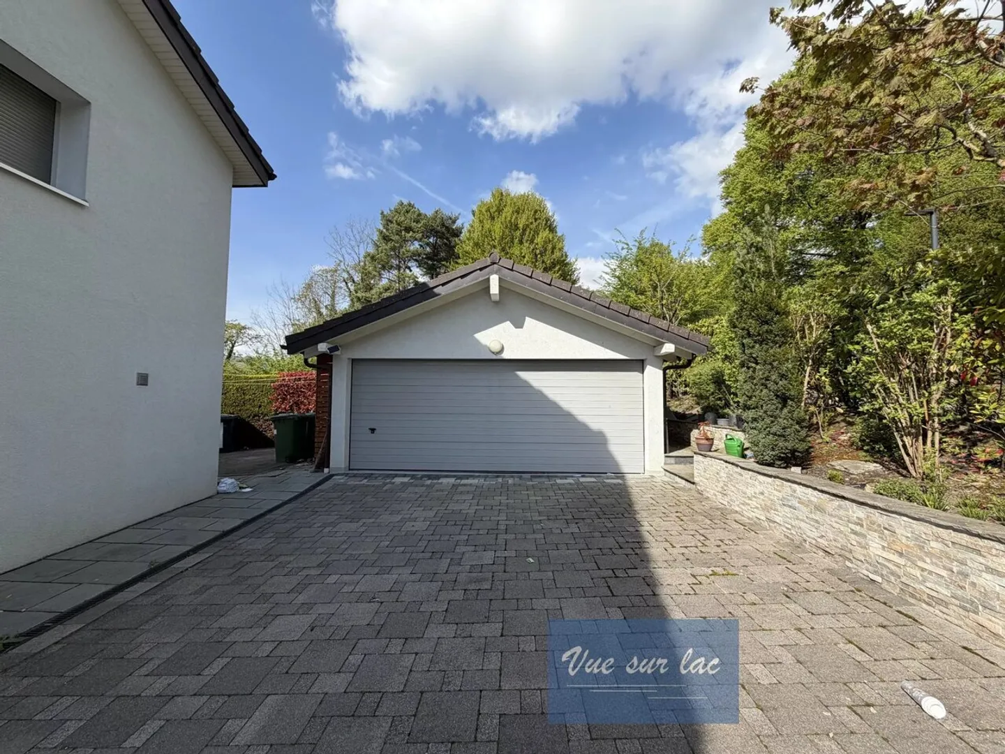 Contemporary individual villa on a beautiful and large plot - Photo 2 of 13